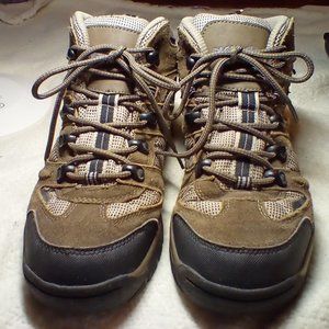 Nevado's ladies size 8 snow booties